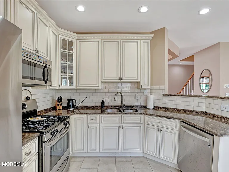 150 Nathan Dr — Photo 10