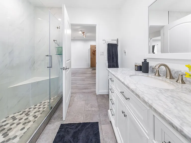 3010 Montrose Ave #26 — Photo 10