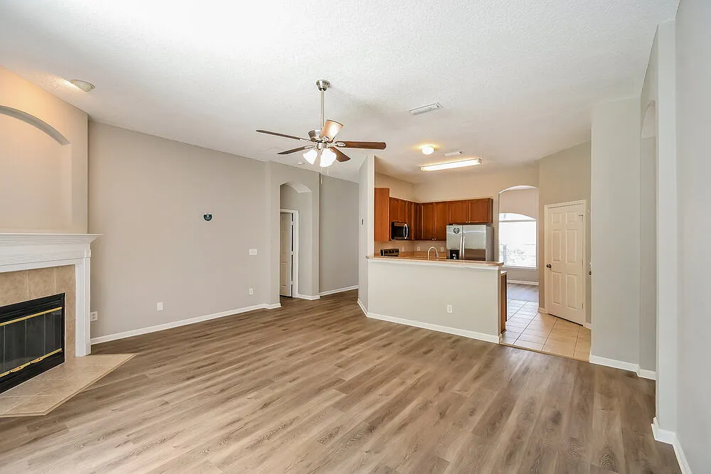 3 bed, 2.0 bath, 1667 sqft, $1,835 — Photo 3