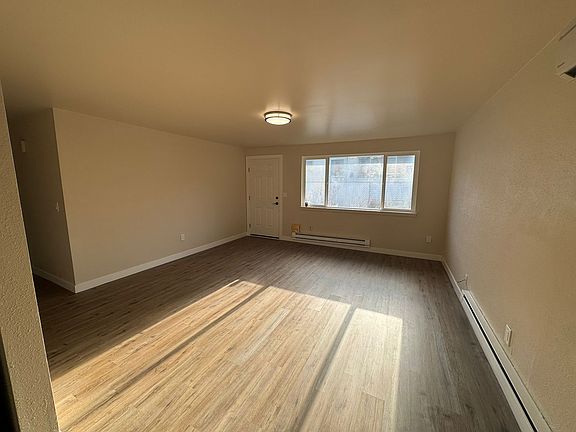 3rd image of 3332 Sawyer St