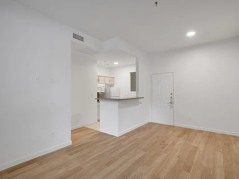 AVIA Apartments On Alpha — Photo 69
