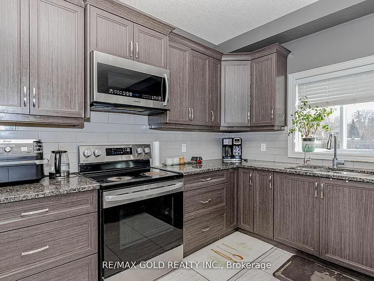 240 Birkinshaw Rd — Photo 16