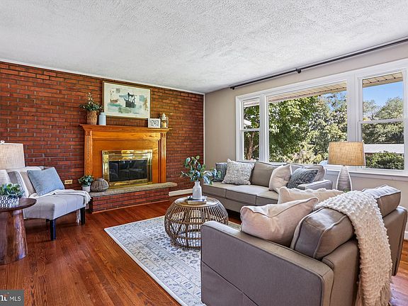 4th image of 2105 Country Fair Ln