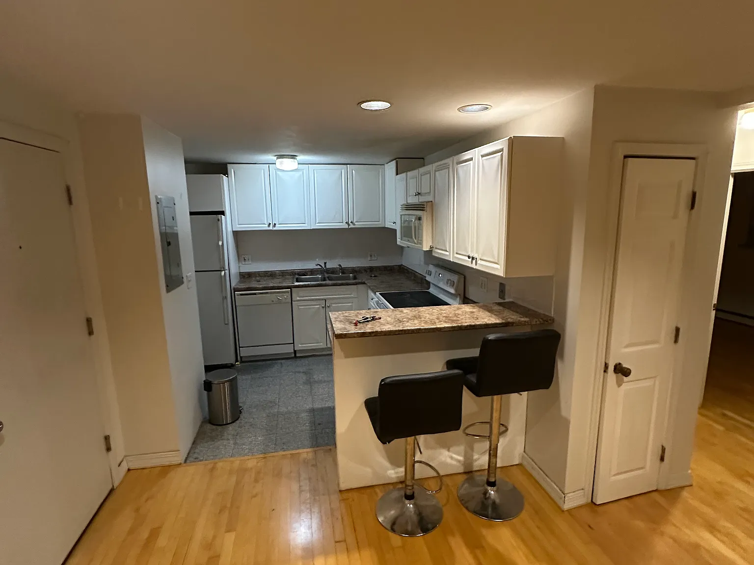 2 bed, 654 sqft, $2,800 — Photo 3