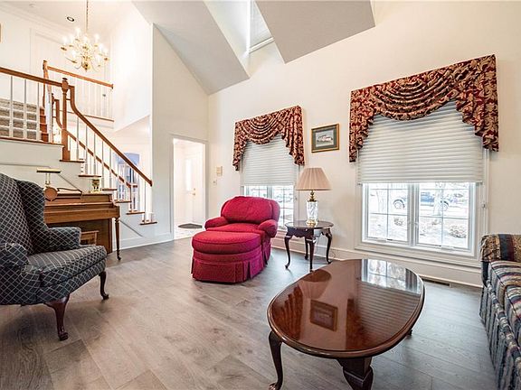 4th image of 10270 Juniper Ct