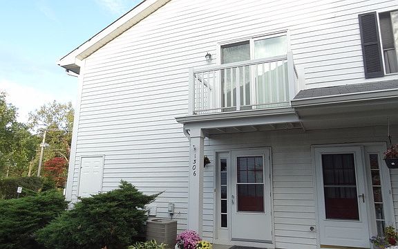 2nd image of 1306 Barclay Ln
