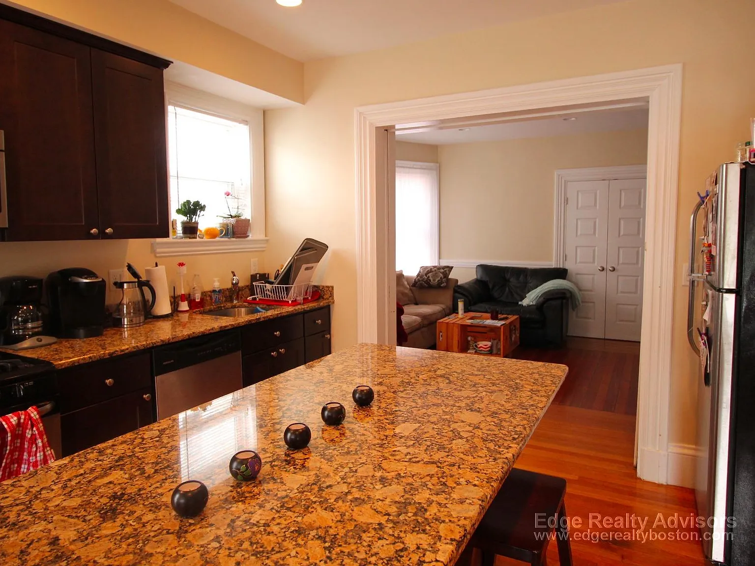 5 bed, 1800 sqft, $4,800 — Photo 2
