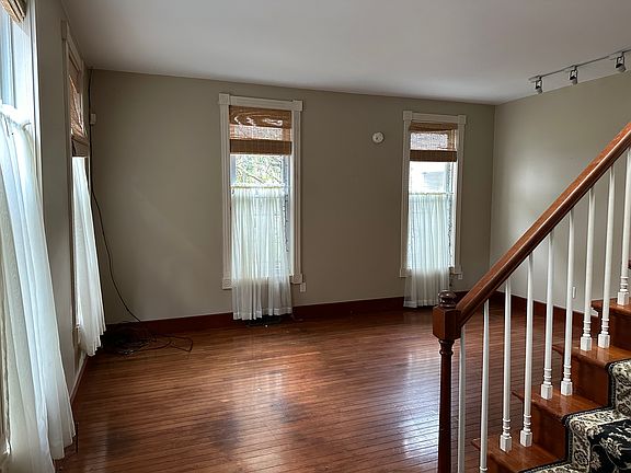 4th image of 41 College St #1