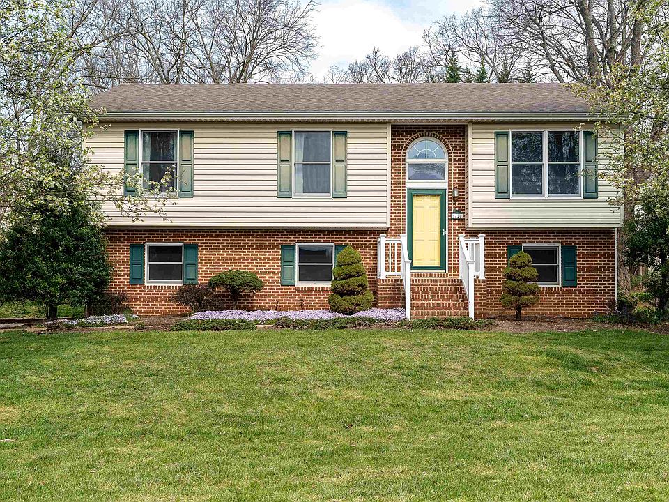 1st image of 1720 Park Lawn Dr