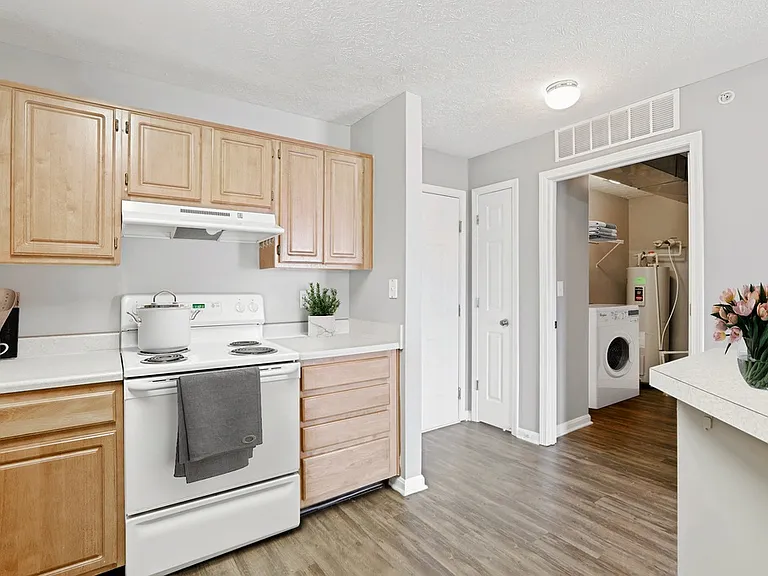 Maple Brook Apartments — Photo 15