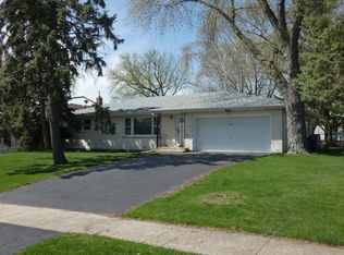 622 Springhill Dr, Roselle, IL 60172