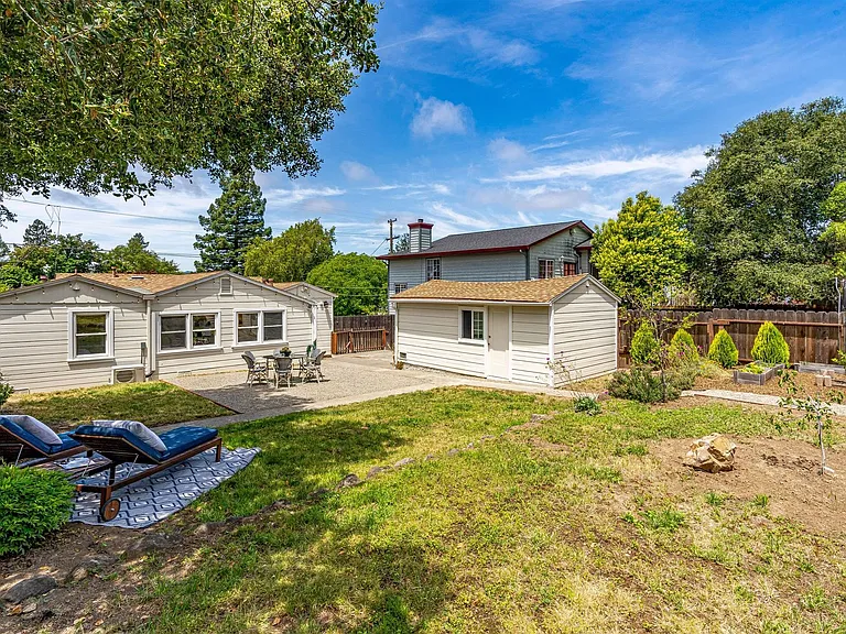 1410 Banks Ave — Photo 36