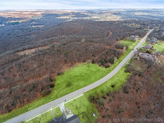 3rd image of 2707 Mountain Rd