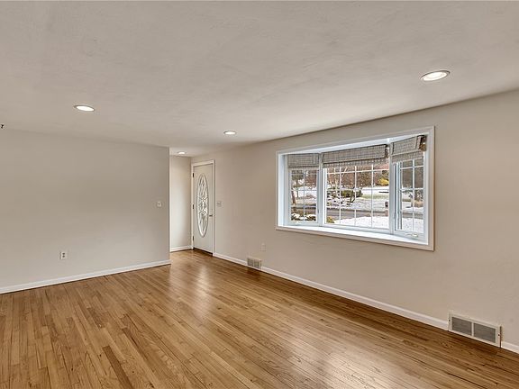 4th image of 420 Center Church Rd