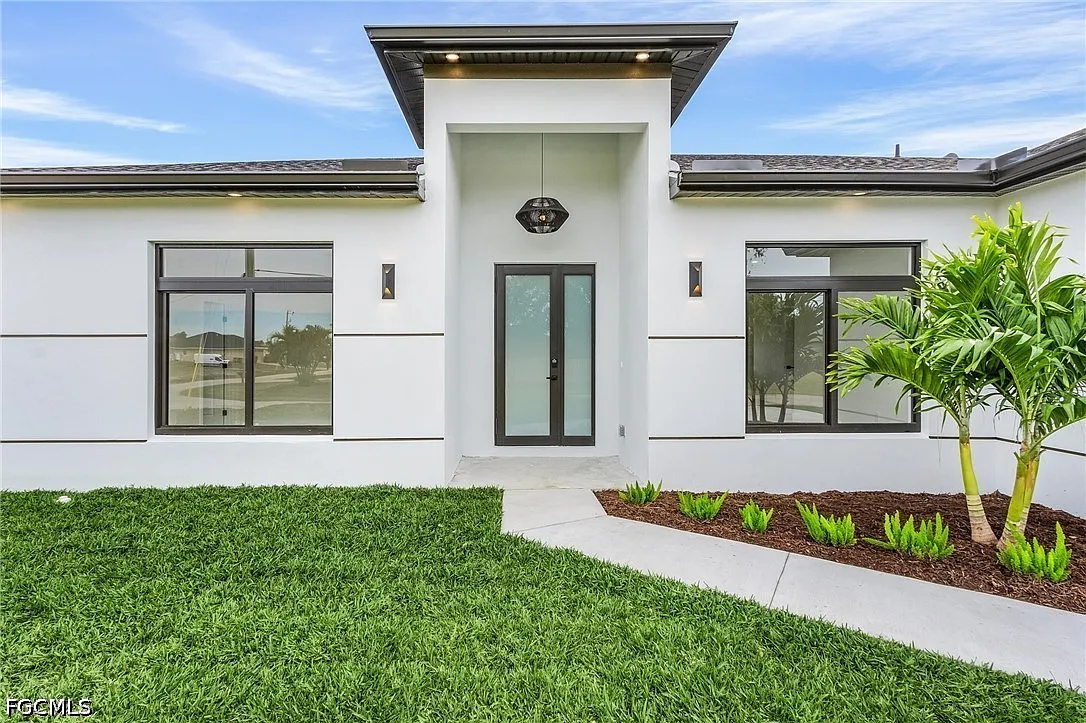 4 bed, 3.0 bath, 2030 sqft, $2,400 — Photo 4