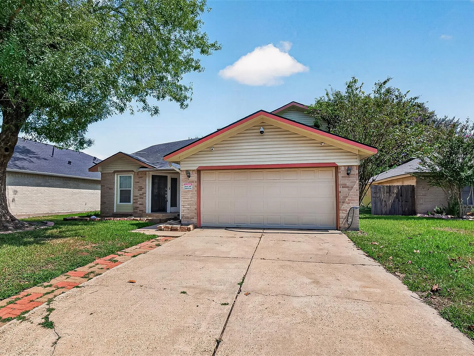 3 bed, 2.5 bath, 1864 sqft, $2,400 — Photo 2