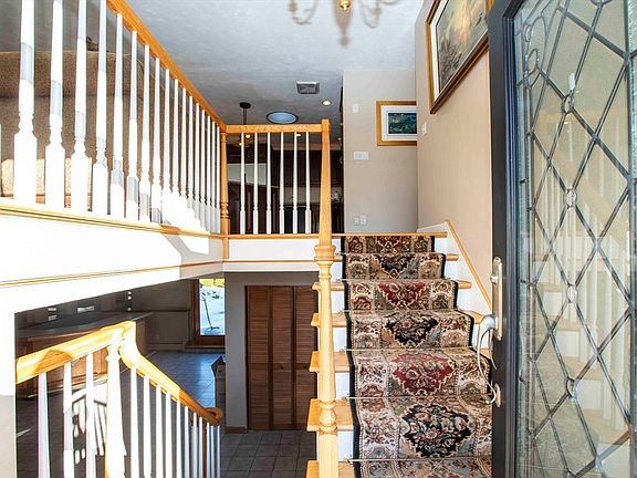 4th image of 795 Old Warren Rd