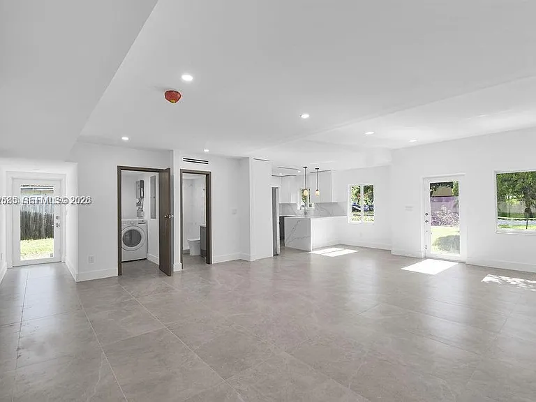 7902 SW 67th Ave — Photo 5