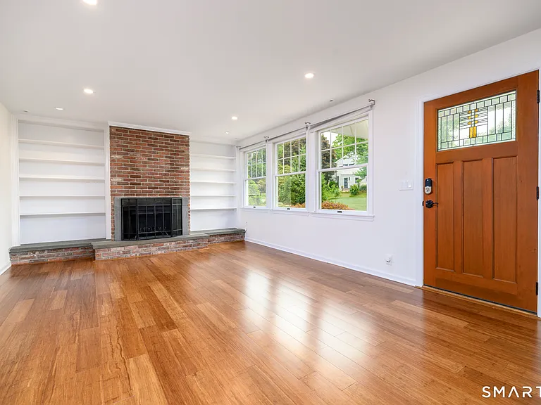 39 Kenilworth Dr W — Photo 2