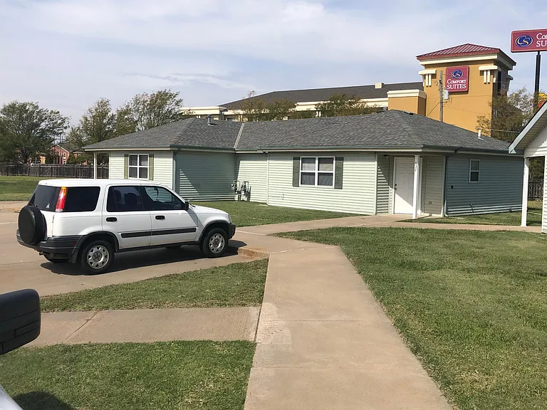 625 Huehl Cir — Photo 13