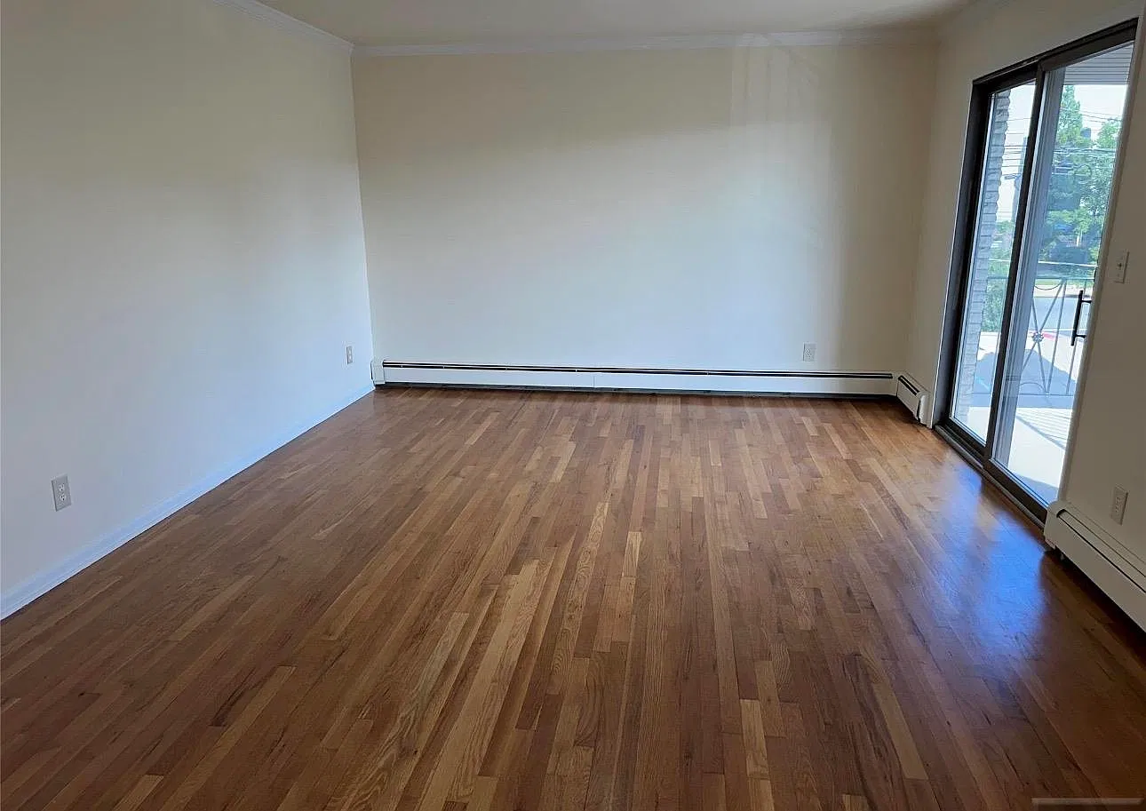 3 bed, 2.0 bath, 1250 sqft, $3,995 — Photo 2