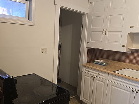 2nd image of 400-402 S Arlington Ave #400