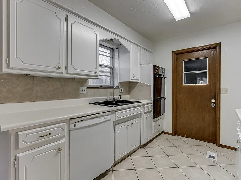 7109 NW 6th St — Photo 11