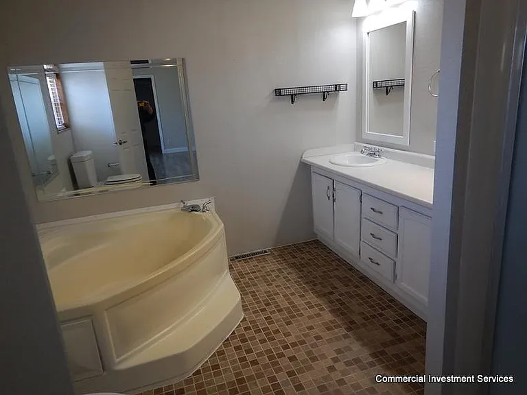 1328 Bridle Dr — Photo 15