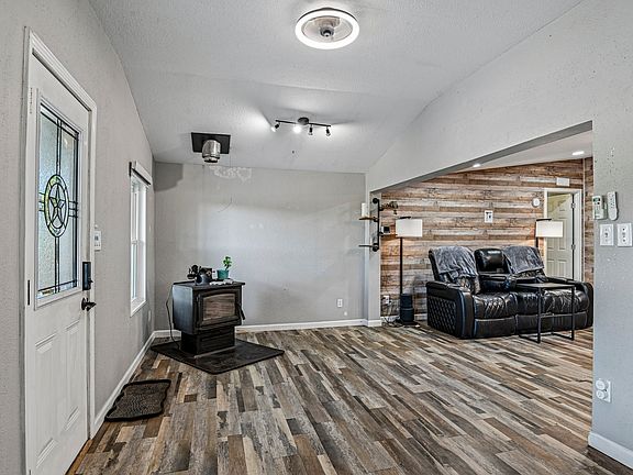 5th image of 128 Gunnison Ct