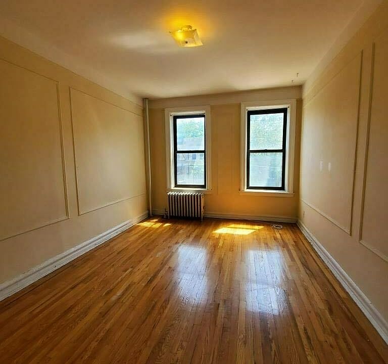 2nd image of 571 Ovington Ave #B3