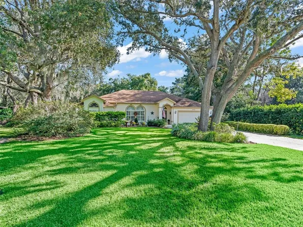 9856 Fairway Cir, Leesburg, FL 34788