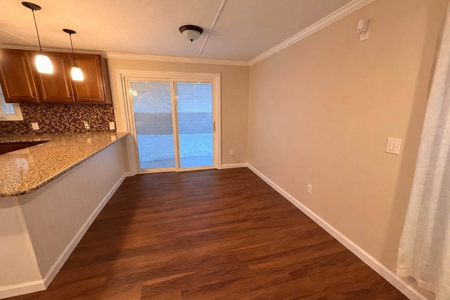 3 bed, 1056 sqft, $2,500 — Photo 2