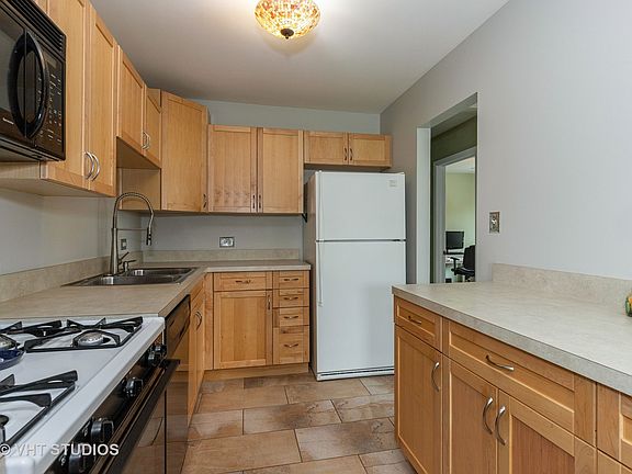 5th image of 386 Jefferson Ct #0