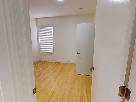 5th image of 1571 Sacramento St #9