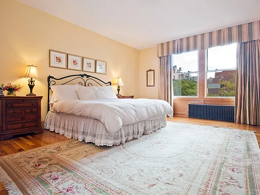 Sold by Sotheby's International Realty | media 10