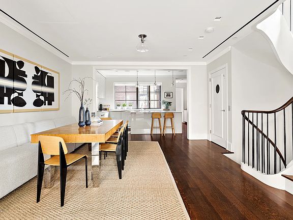 4th image of 504 W 22nd St