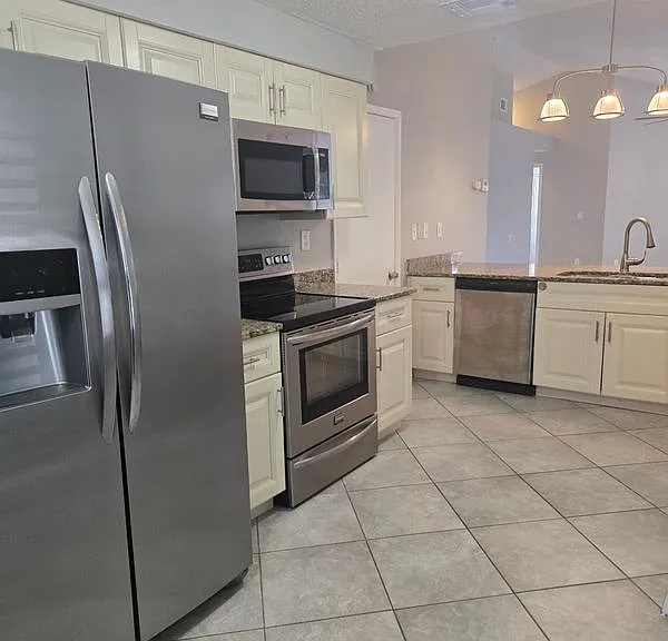 787 Arthurs Ct — Photo 3