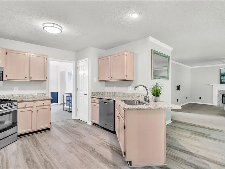 608 Adam Cir — Photo 13