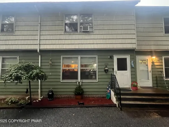 1256 Chateau Dr, East Stroudsburg, PA 18302