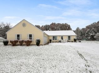 10461 Summit Ave NE, Rockford, MI 49341