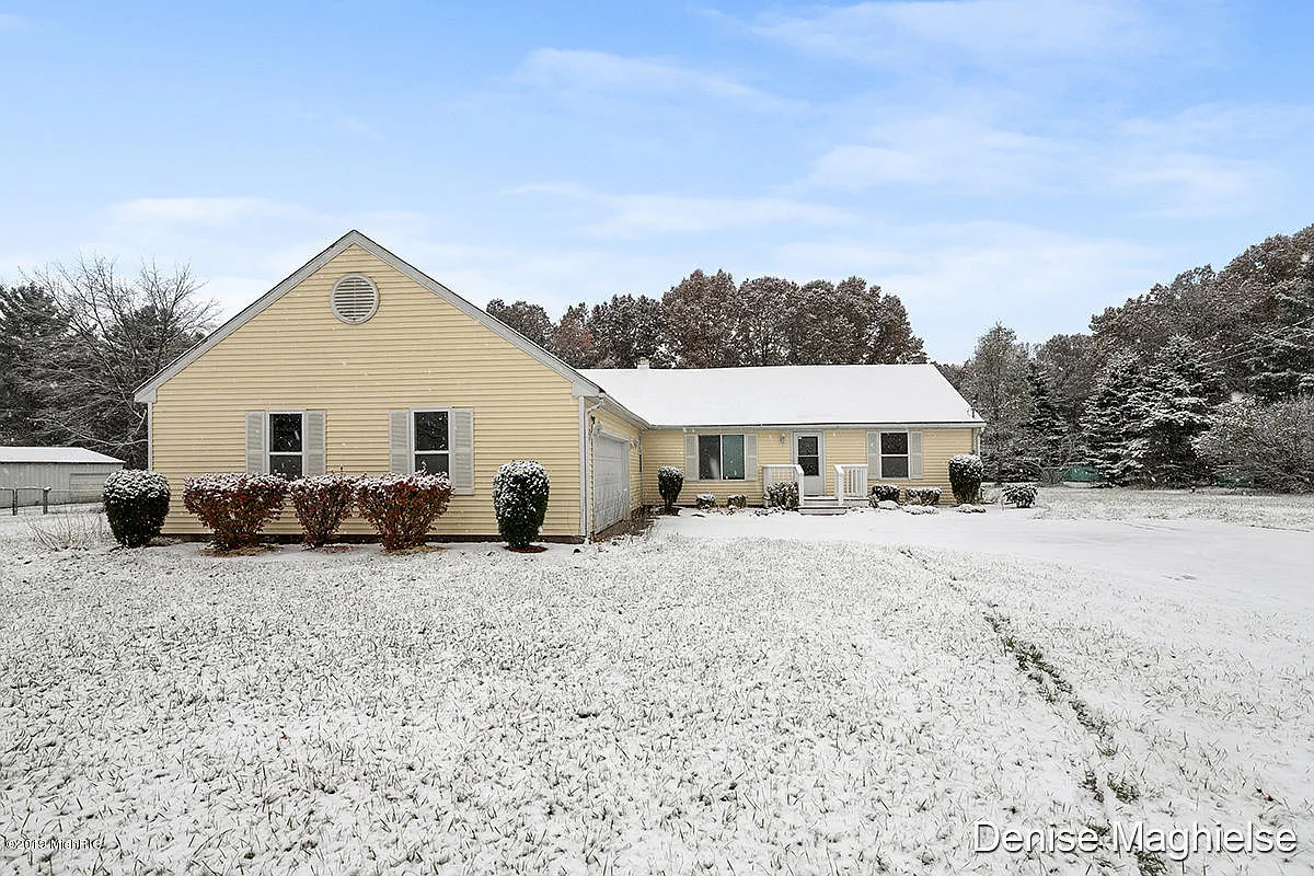 10461 Summit Ave NE photo 1