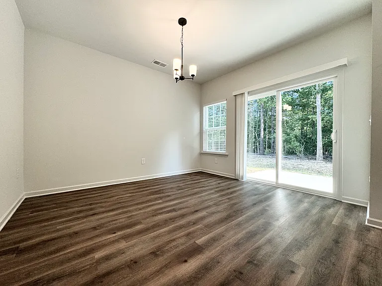 401 Austin Dr — Photo 7