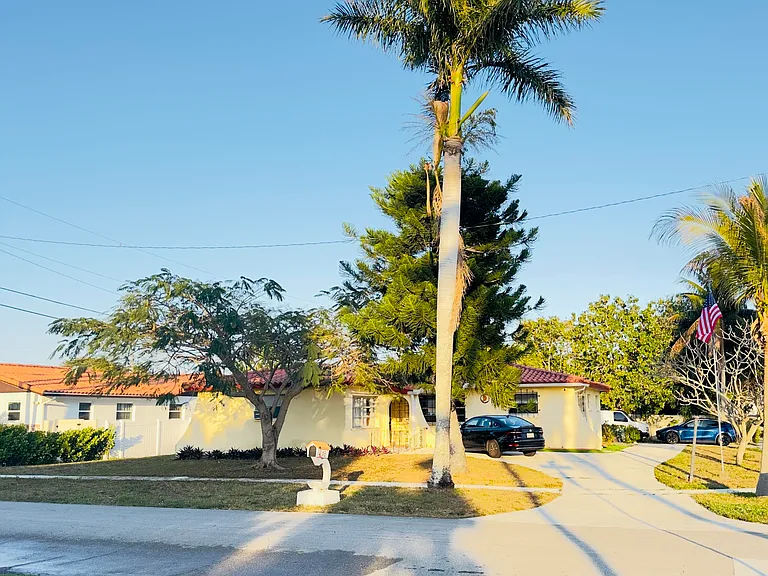 416 San Mateo Dr — Photo 1