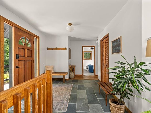 4th image of 210 Acorn Drive
