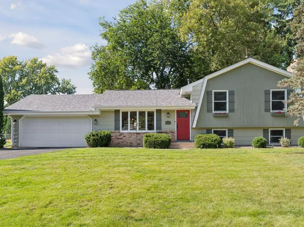 9917 Brookside Cir, Bloomington, MN 55431