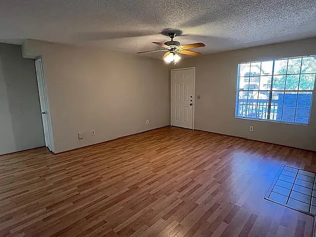 1 bed, 712 sqft, $1,200 — Photo 2