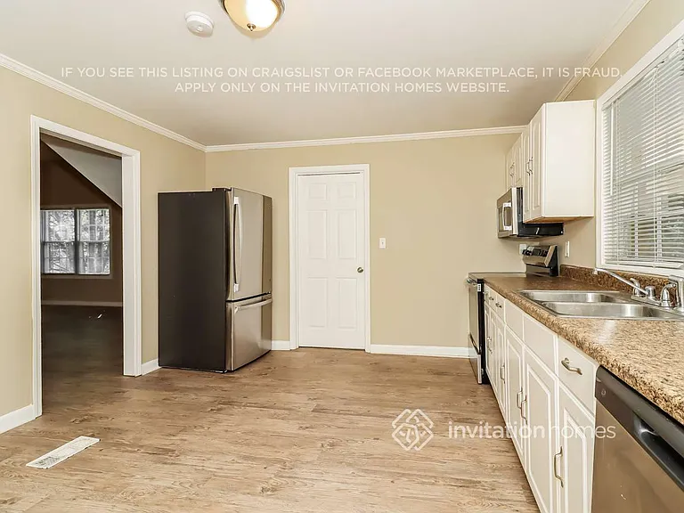 6323 Temple St — Photo 8