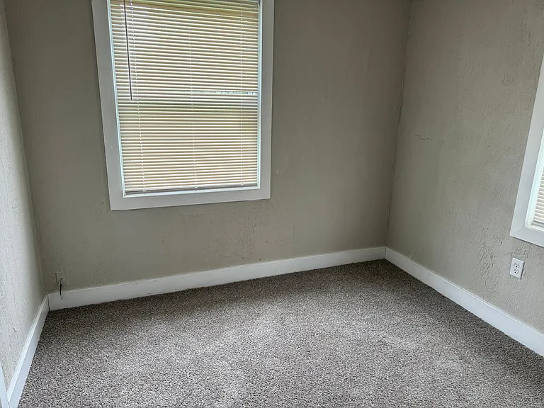 4500 Eichelberger Ave — Photo 9