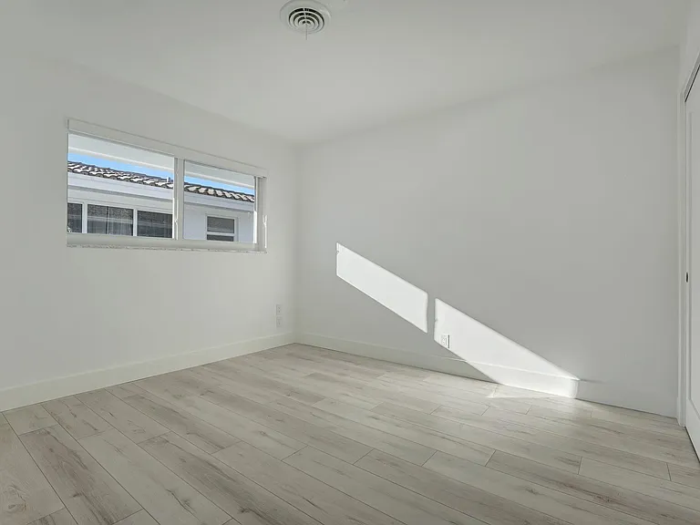 1478 NE 57th Ct — Photo 22
