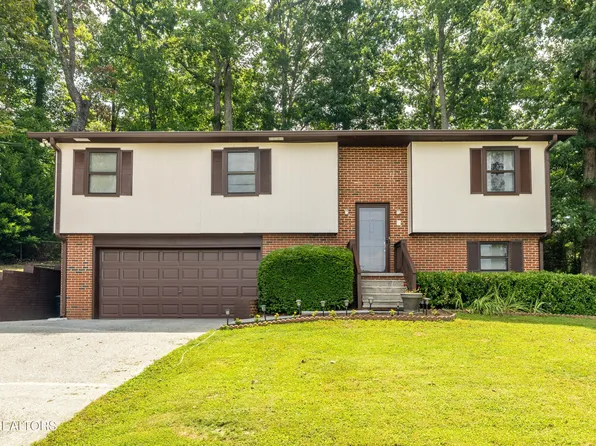 2220 Richwood Dr, Maryville, TN 37803